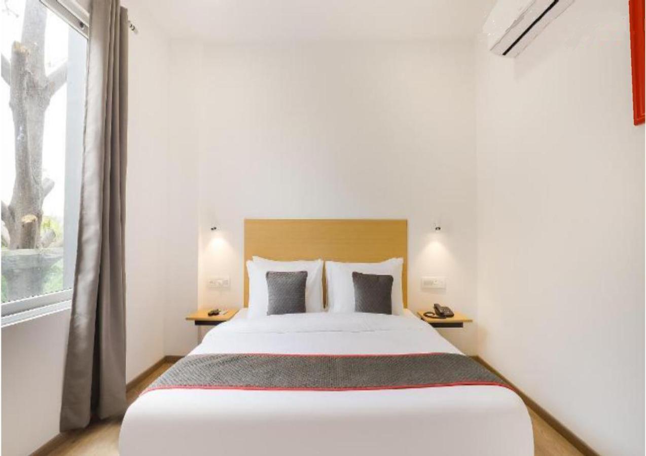 Hotel Kingston House Лакнау Екстериор снимка