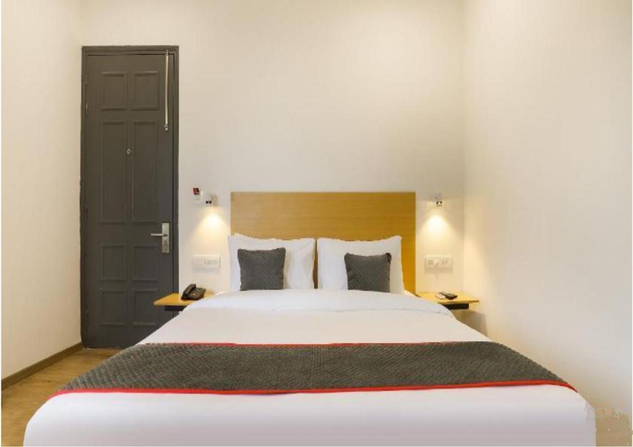 Hotel Kingston House Лакнау Екстериор снимка